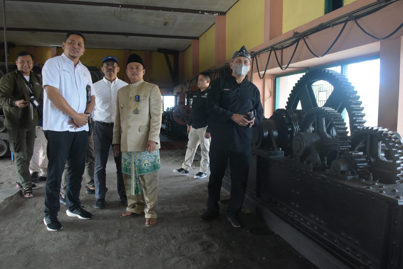 2. Wagub Jabar Apresiasi Petugas Penjaga Pintu Air Pertahankan Ketersediaan Air untuk Masyarakat